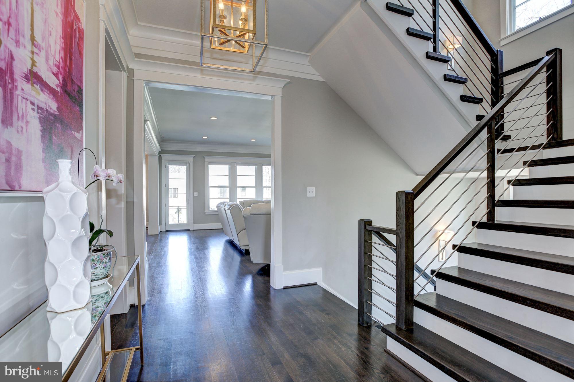 4957 Rock Spring Road Arlington, VA 22207 - Photo 3 of 31 Foyer