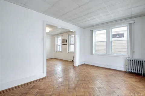 $835,000 | 90-31 204th Street | Bellaire West