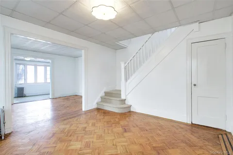 $835,000 | 90-31 204th Street | Bellaire West