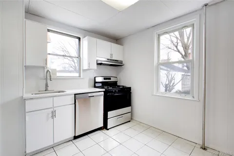 $835,000 | 90-31 204th Street | Bellaire West