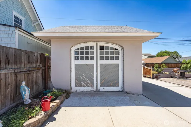 a view of a house with outdoor space