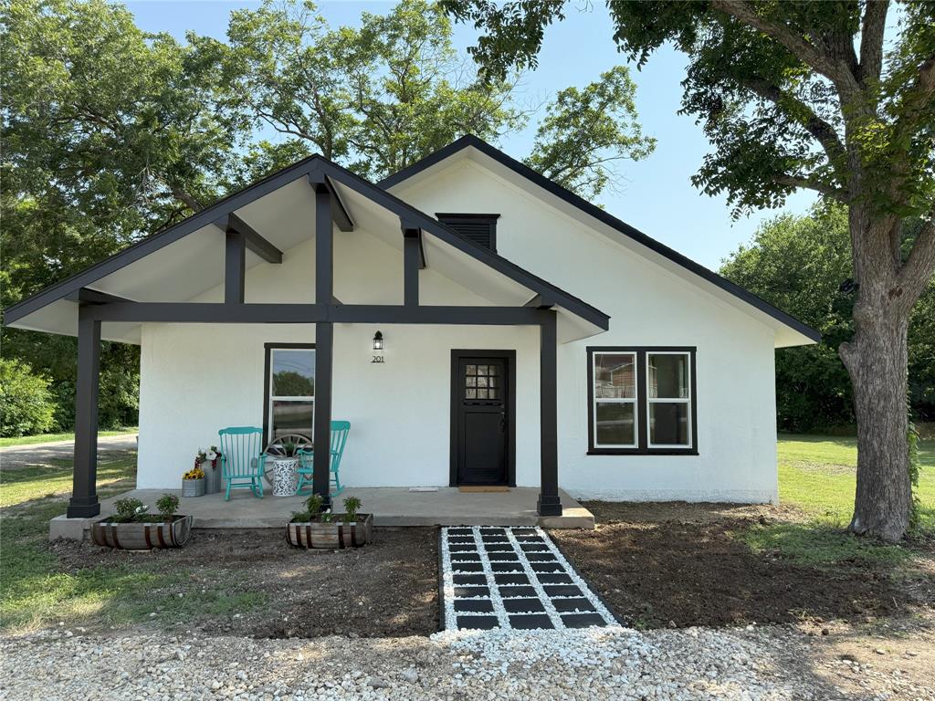 201 4th Street Eddy, TX 76524 - Photo 1 of 1 View of front facade with a porch and stucco siding