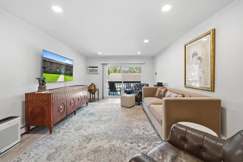 $295,000 | 1270 Wisconsin Street, Unit 211, Lake Geneva, WI 53147