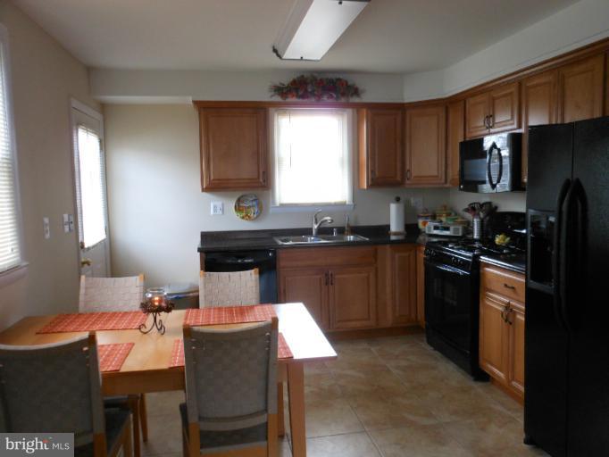 307 Nicholson Road Essex, MD 21221 - Photo 8 of 28 Kitchen