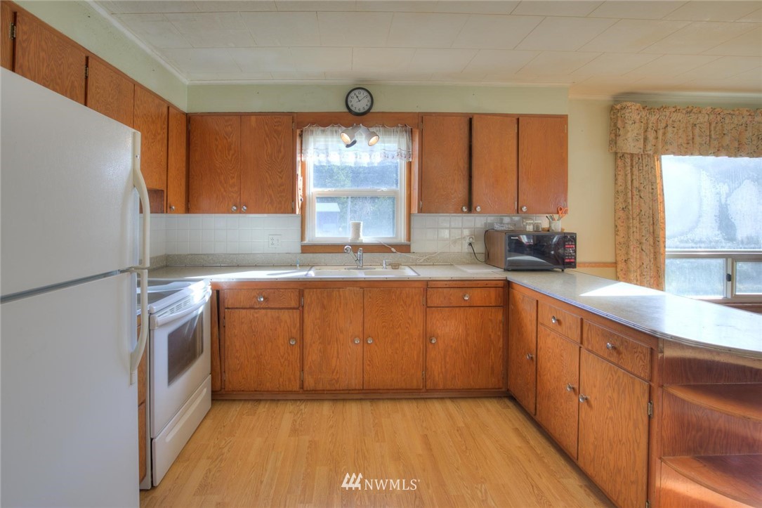 166 Copalis Beach Road Copalis Beach, WA 98535 - Photo 2 of 28 Gallery Image 2