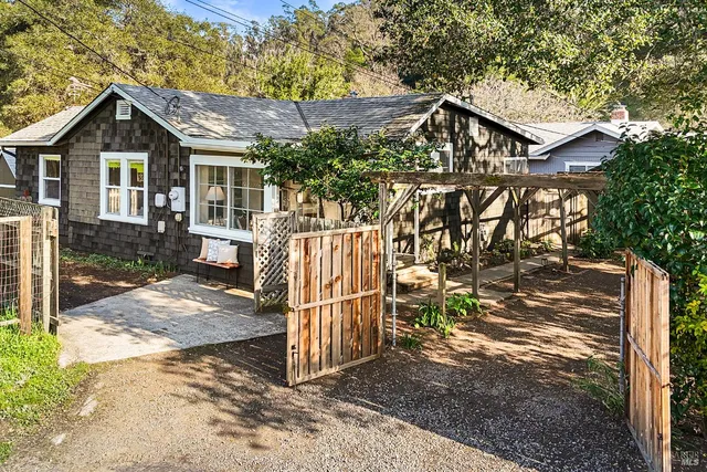 $1,095,000 | 60 Sacramento Avenue, San Anselmo, CA 94960
