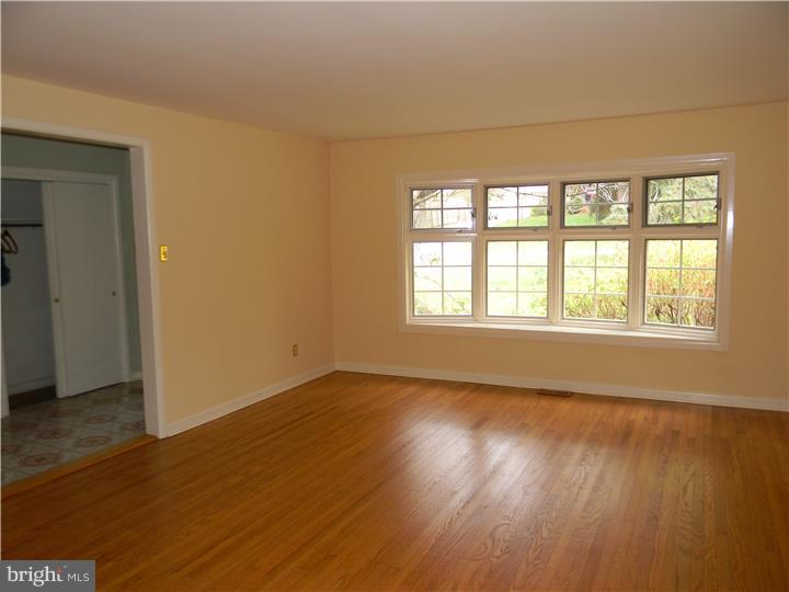3506 Horton Road Newtown Square, PA 19073 - Photo 5 of 16 Living Room