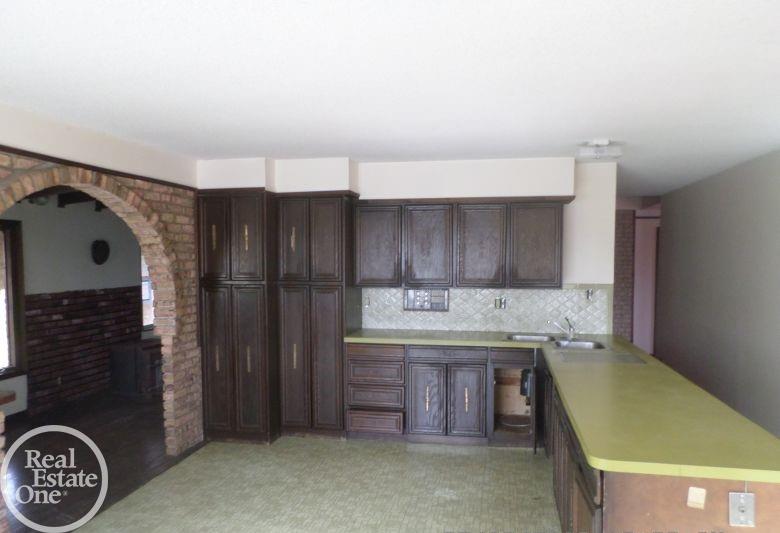 2371 28 Mile Road Washington, MI 48094 - Photo 3 of 37 Kitchen