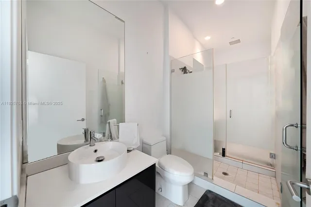 $410,000 | 31 Southeast 6th Street, Unit 2706, Miami, FL 33131