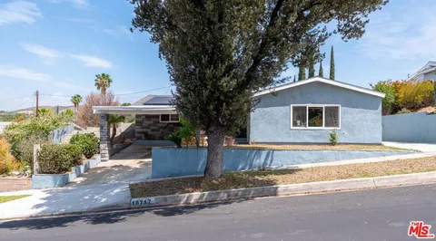 a house view with a outdoor space