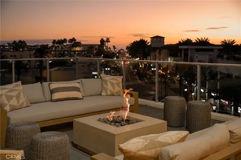 $1,998,000 | 414 Main Street, Unit 330, Huntington Beach, CA 92648
