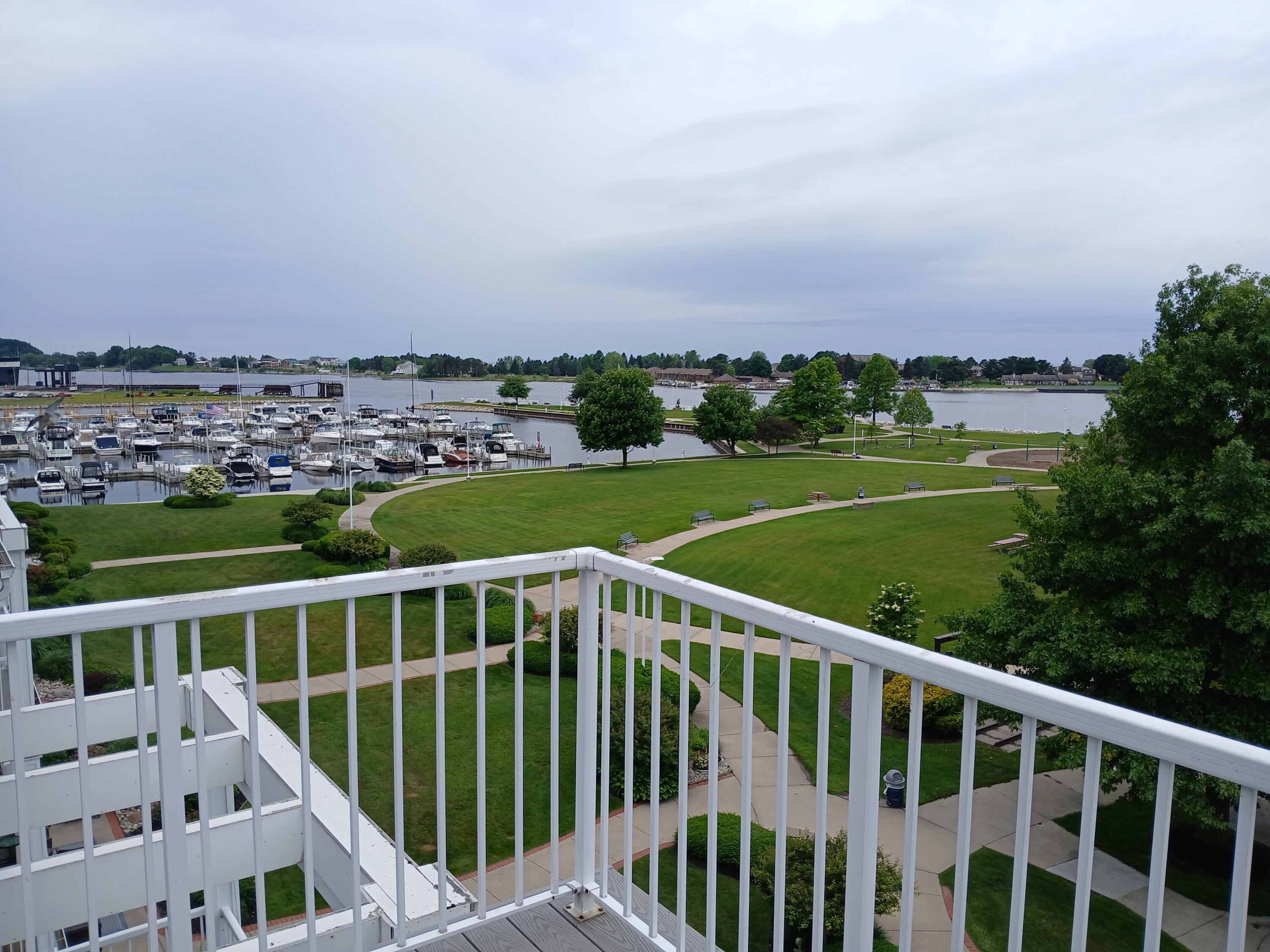 300 South Rath Avenue, Unit 5 Ludington, MI 49431 - Photo 24 of 28 Upper Floor Deck