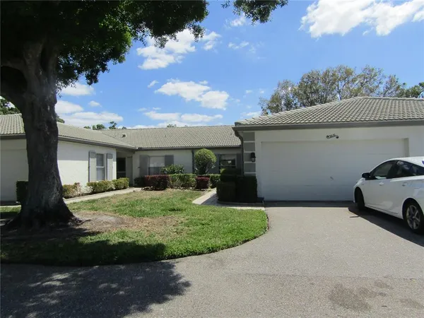 $2,100 | 3010 Ringwood Meadow, Unit 6, Sarasota, FL 34235