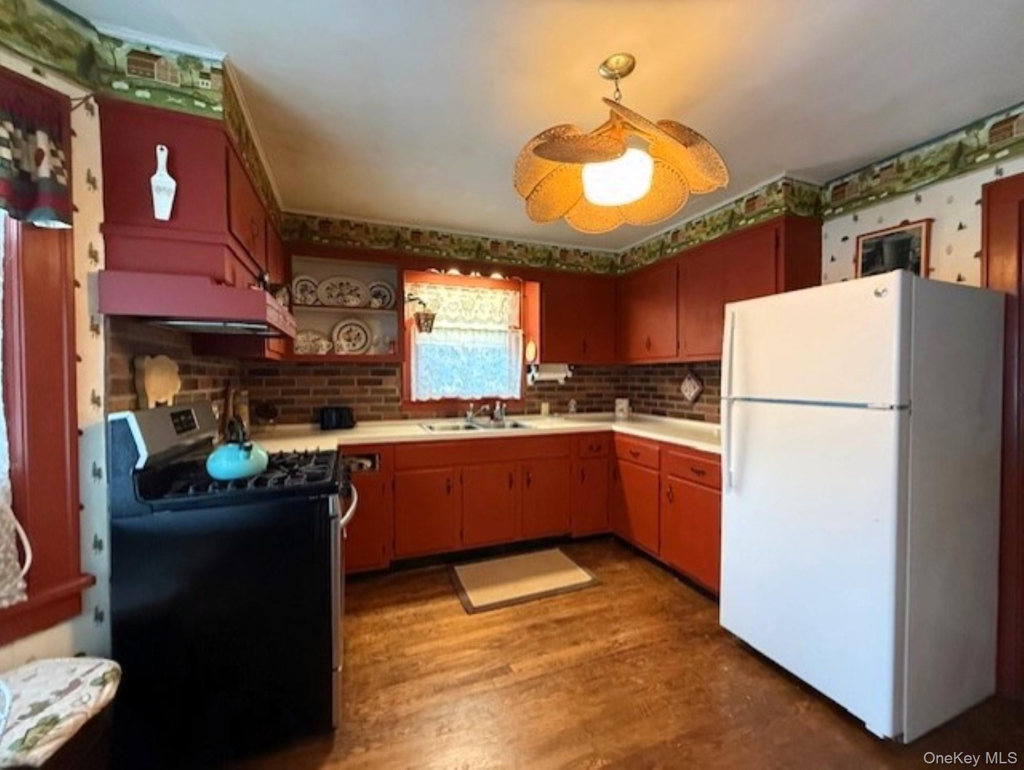 10 Phillips Street Red Hook, NY 12571 - Photo 7 of 27 Hardwood Floors Throughout!