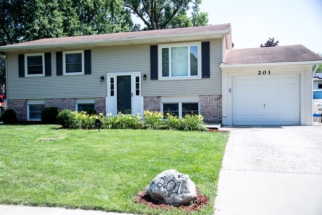 201 Hadleigh Road Bolingbrook, IL 60440 - Photo 2 of 14