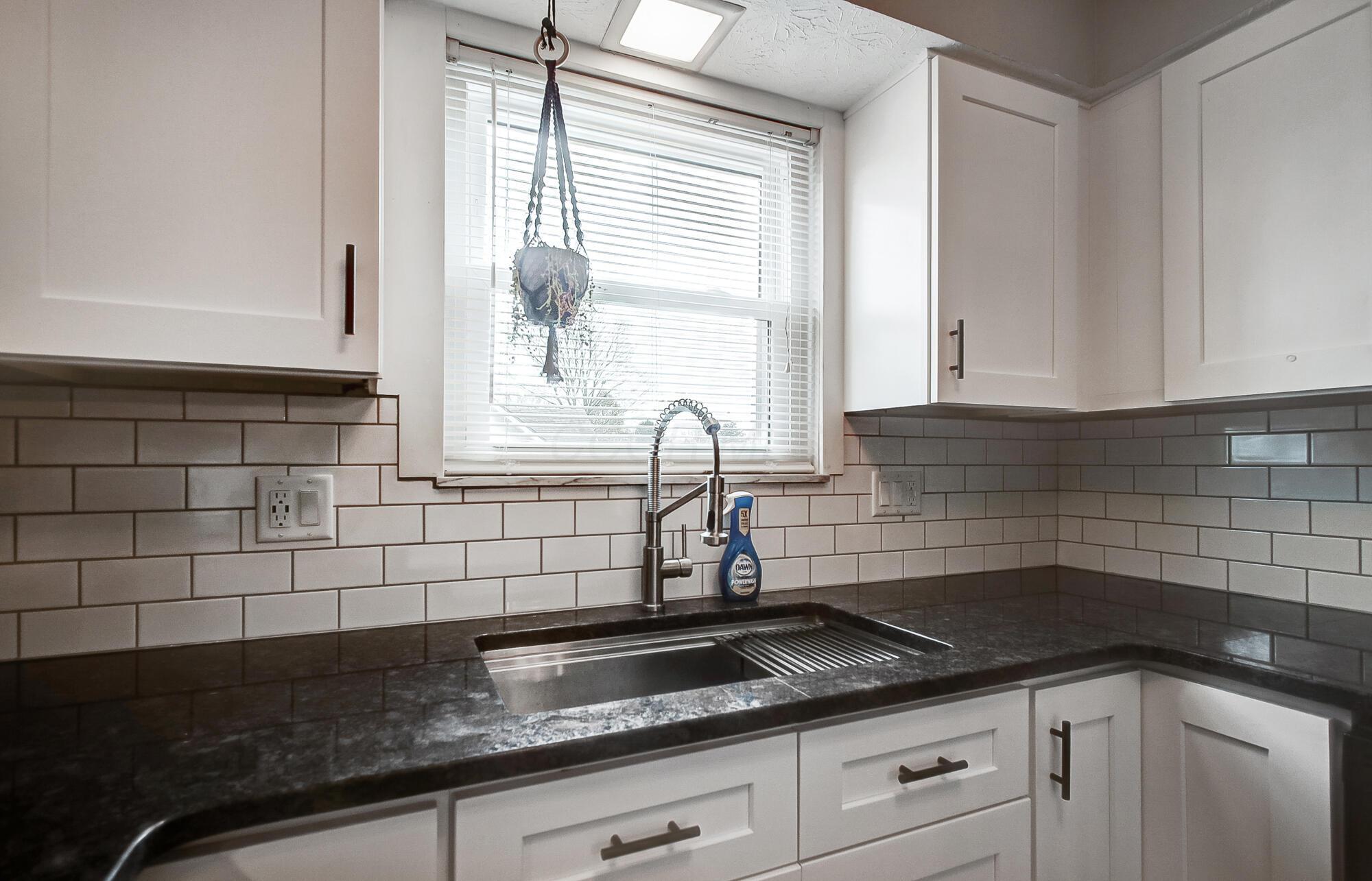 834 Doherty Road Columbus, OH 43228 - Photo 19 of 55 Kitchen
