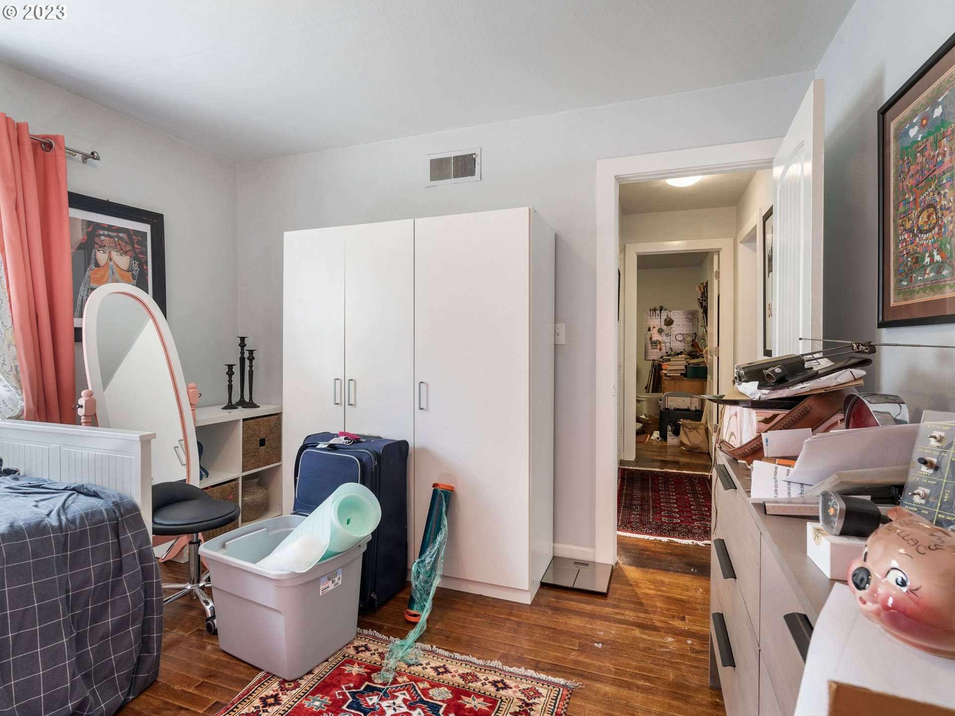 17680 Southwest Alexander Street Beaverton, OR 97003 - Photo 25 of 38 a living room with furniture and a potted plant