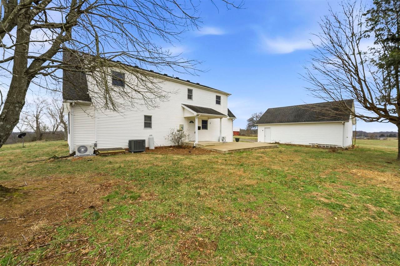820 Wayne Watt Road Bowling Green, KY 42101 - Photo 5 of 32 Gallery Image 5