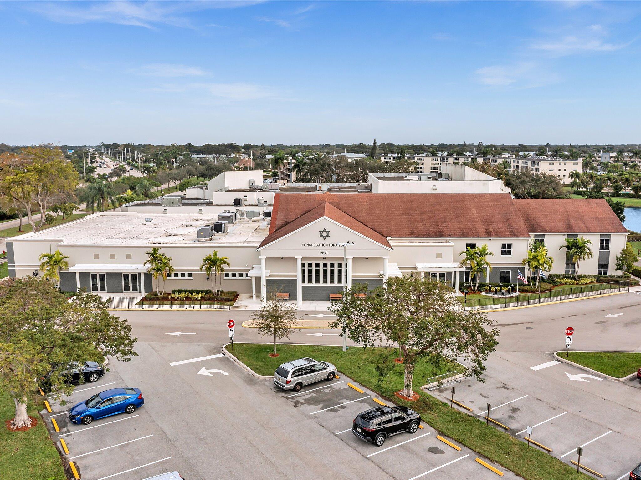 288 Fanshaw Drive, Unit G Boca Raton, FL 33434 - Photo 48 of 49 an aerial view of a house with a garden and lake view