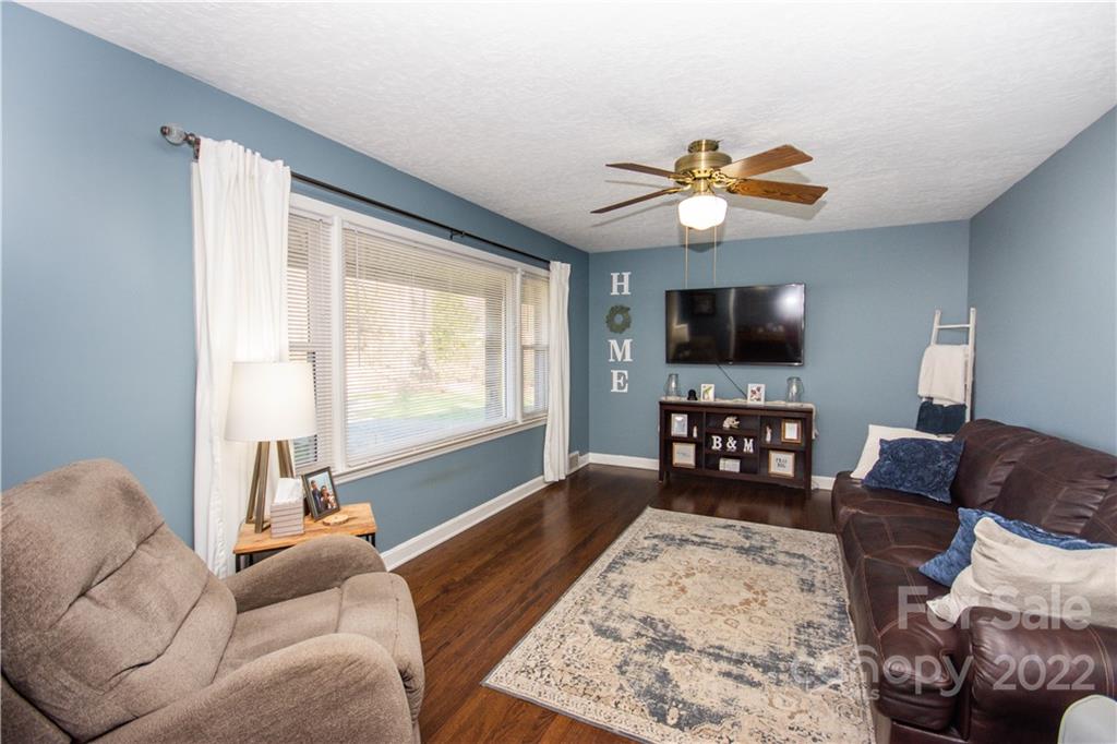 209 Tomlin Road Harmony, NC 28634 - Photo 5 of 27 Gallery Image 5