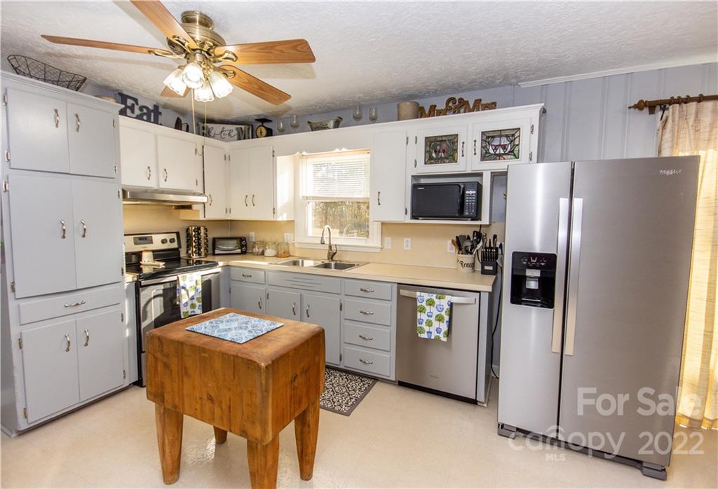209 Tomlin Road Harmony, NC 28634 - Photo 8 of 27 Gallery Image 8