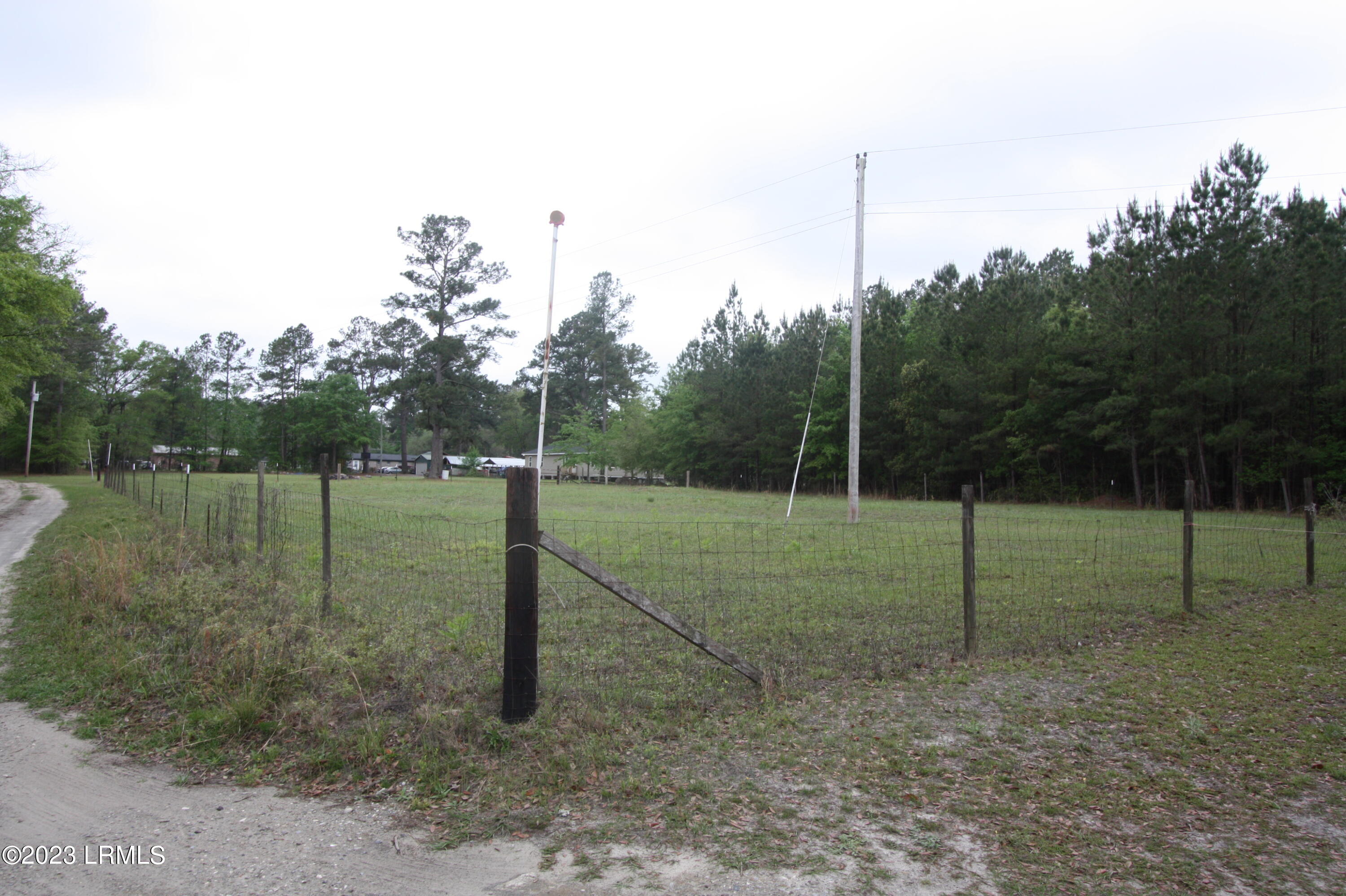 711 State Rd S-27-19 Ridgeland, SC 29936 - Photo 4 of 11 IMG_8212