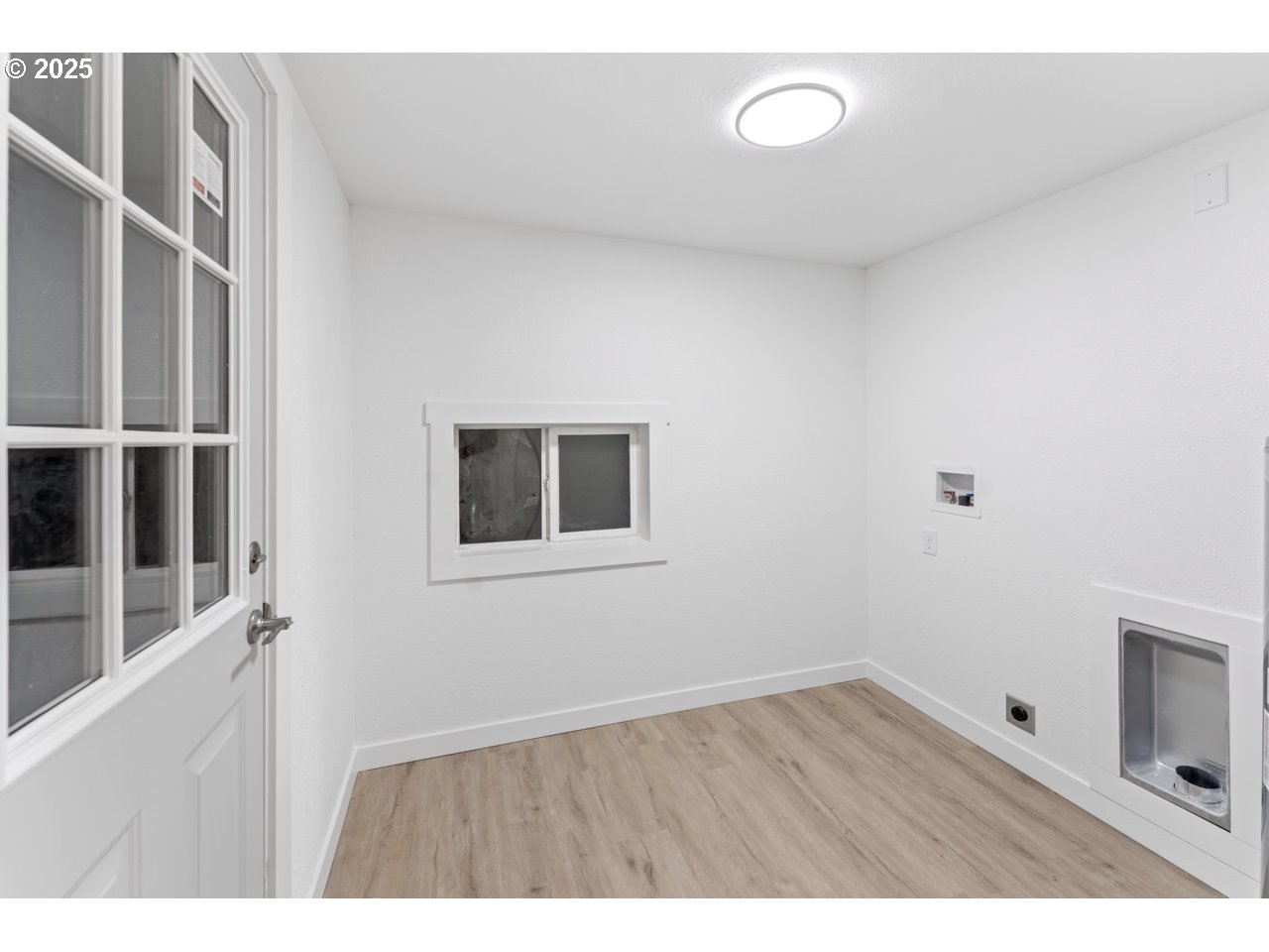 47875 Elgin Avenue Oakridge, OR 97463 - Photo 16 of 22 a view of an empty room with wooden floor and a window