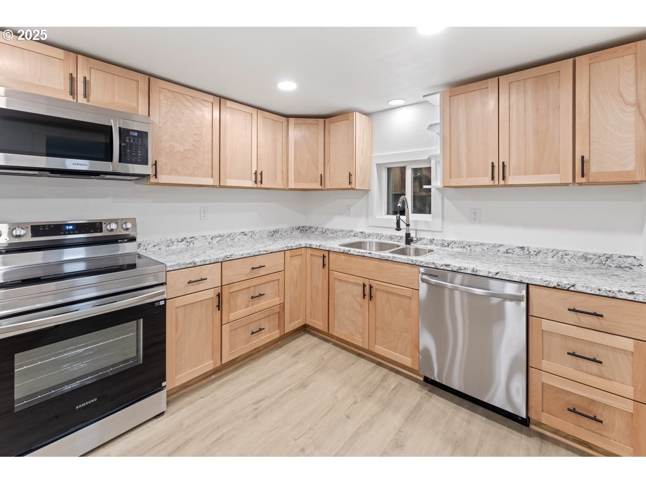 47875 Elgin Avenue Oakridge, OR 97463 - Photo 5 of 22 a kitchen with granite countertop a sink stainless steel appliances and cabinets