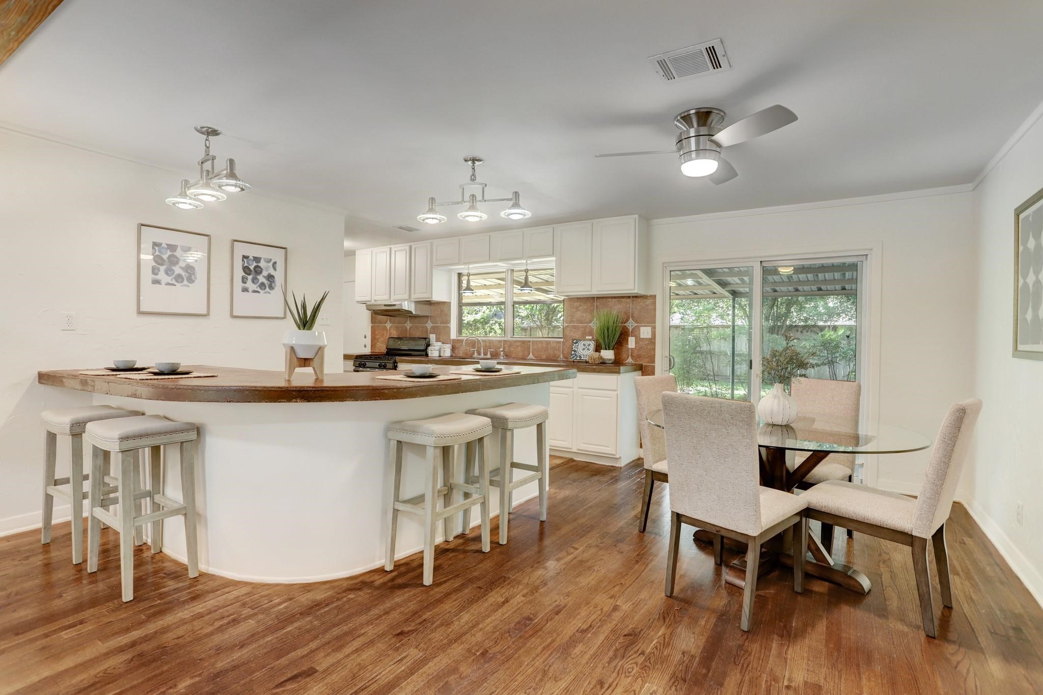 4546 Warm Springs Road Houston, TX 77035 - Photo 12 of 20