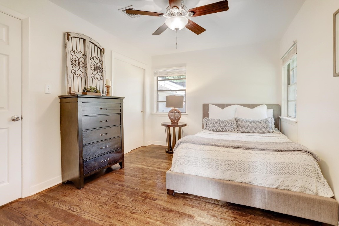 4546 Warm Springs Road Houston, TX 77035 - Photo 13 of 20