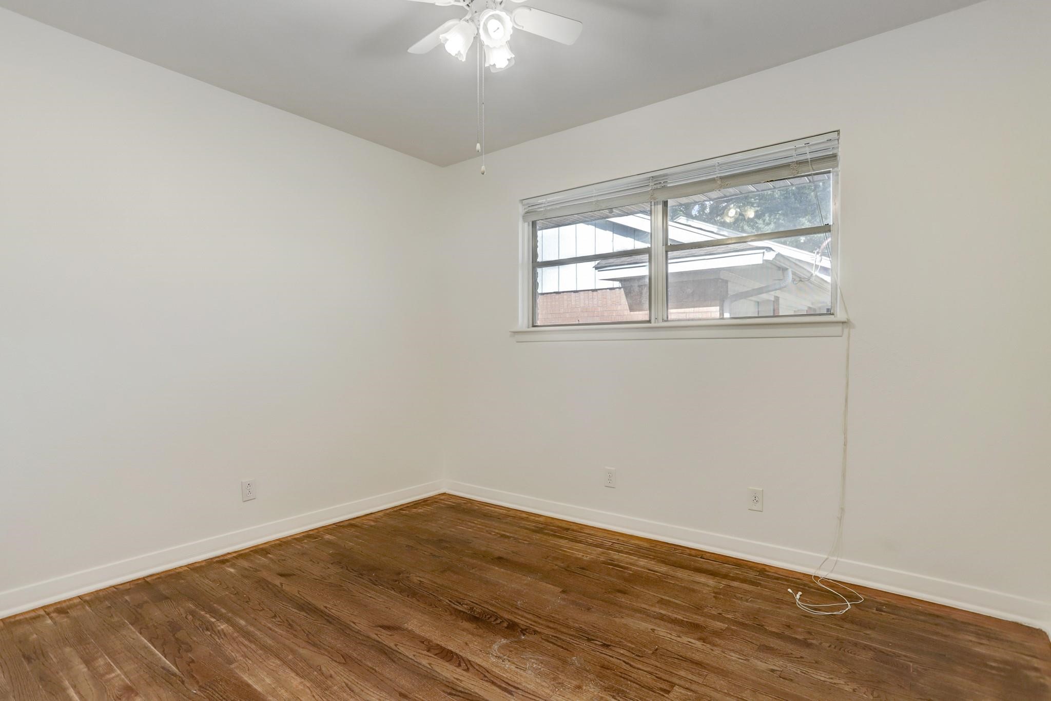 4546 Warm Springs Road Houston, TX 77035 - Photo 15 of 20