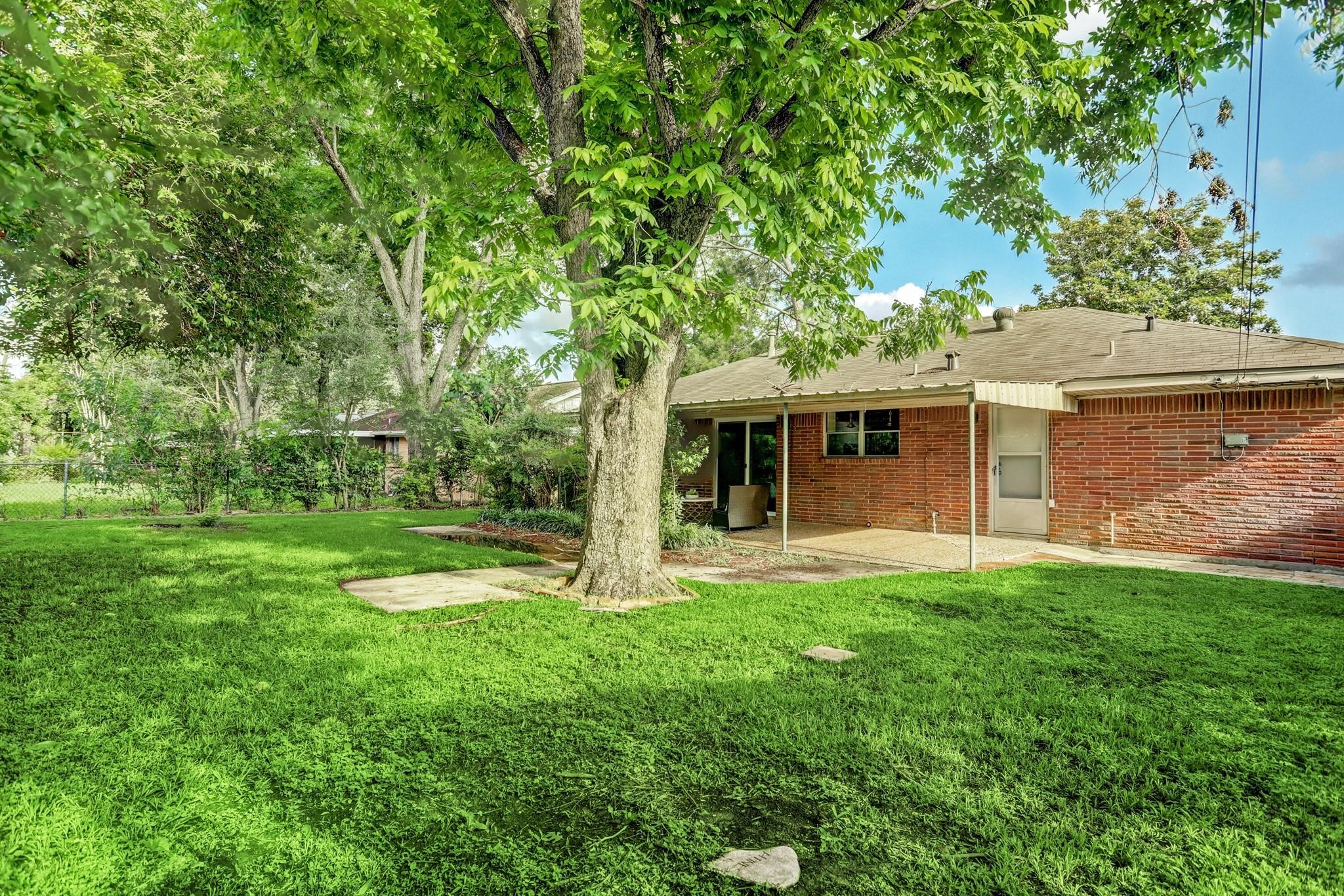 4546 Warm Springs Road Houston, TX 77035 - Photo 18 of 20
