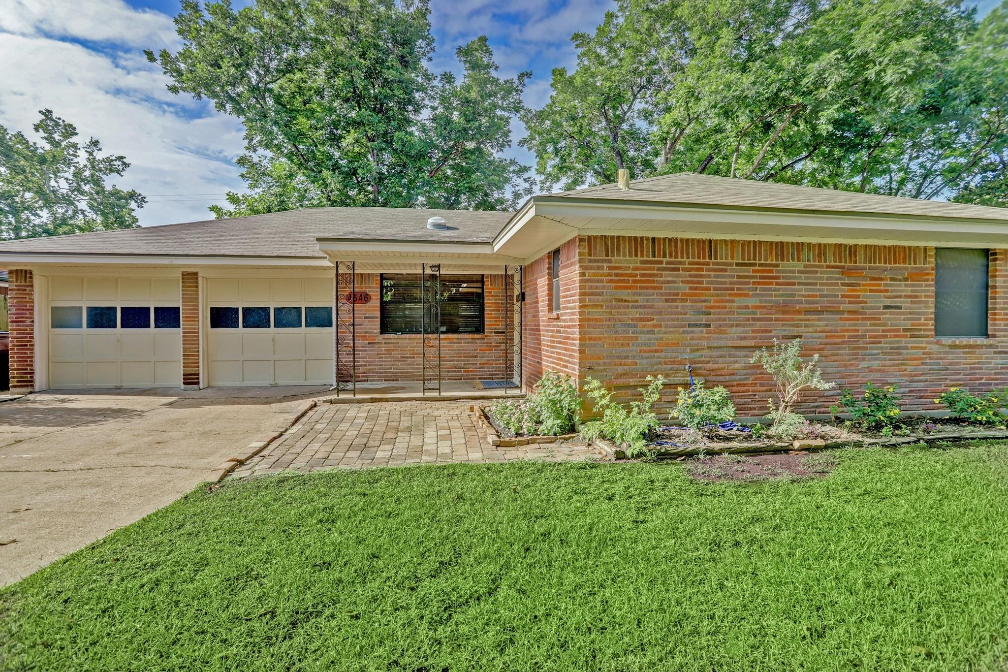 4546 Warm Springs Road Houston, TX 77035 - Photo 2 of 20