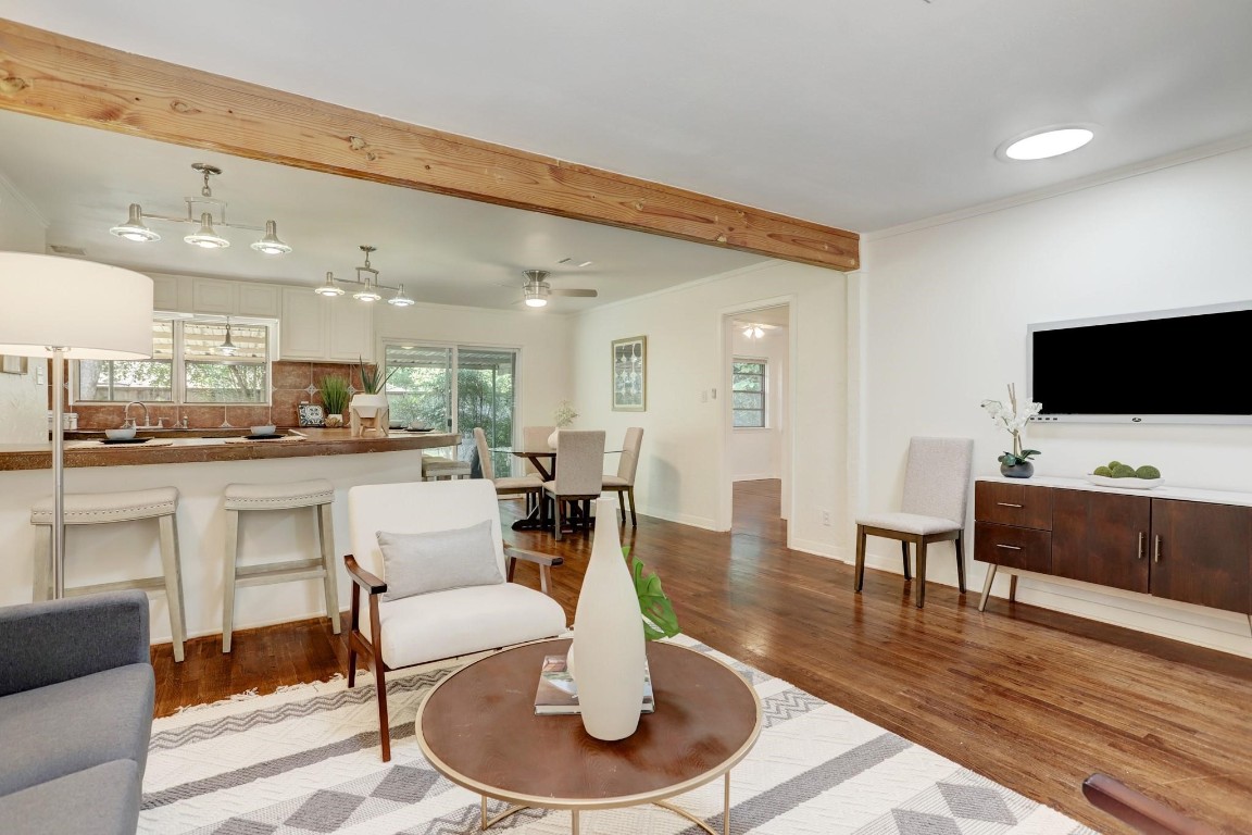 4546 Warm Springs Road Houston, TX 77035 - Photo 5 of 20