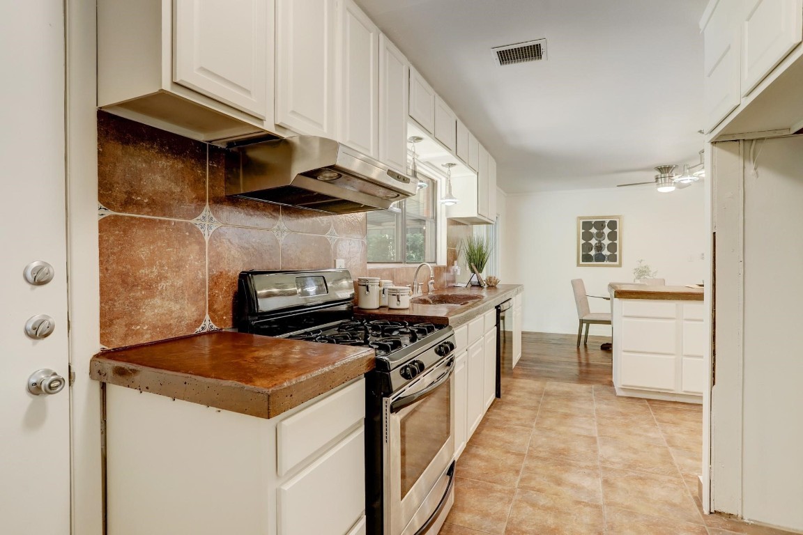 4546 Warm Springs Road Houston, TX 77035 - Photo 7 of 20