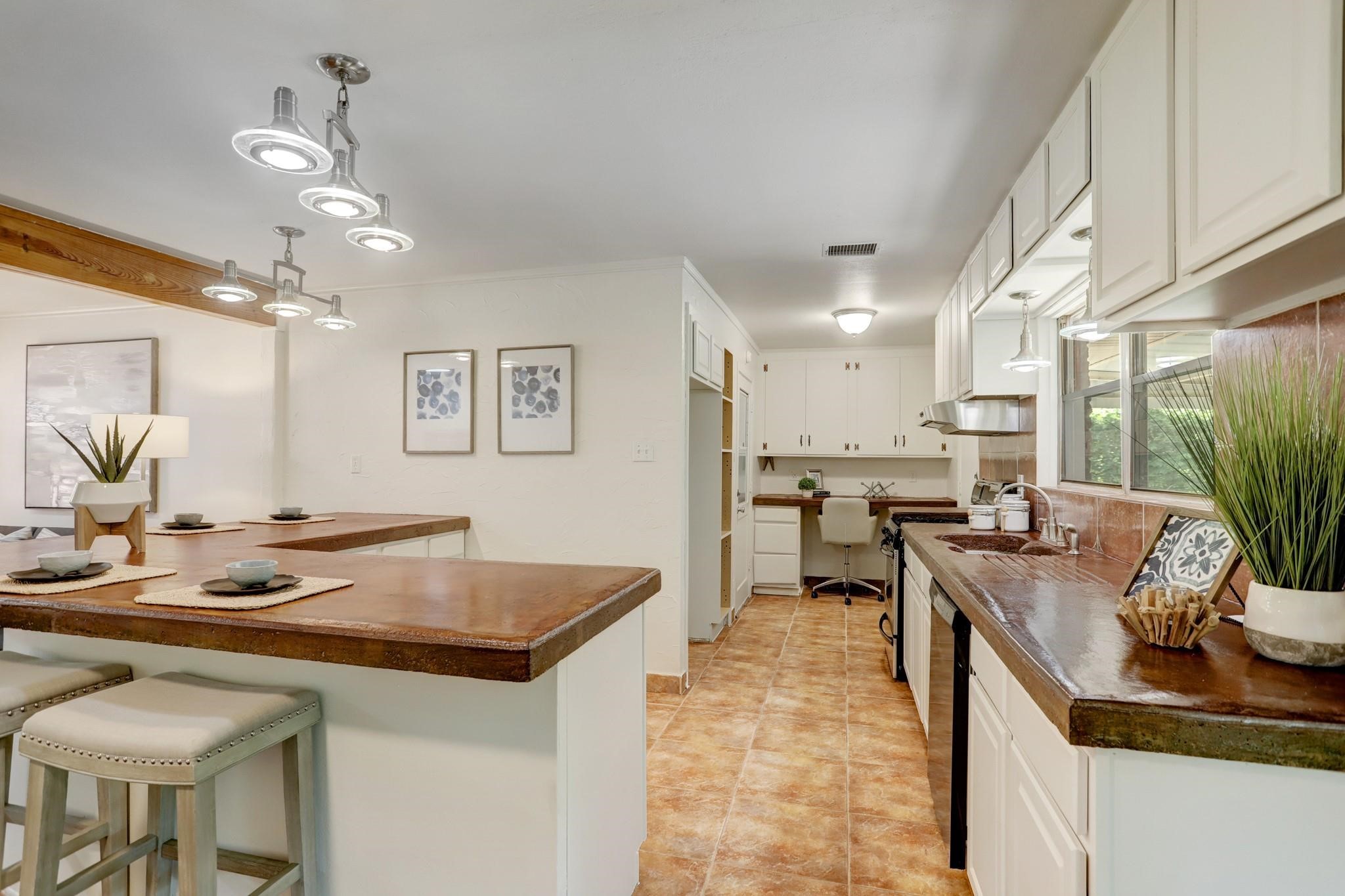 4546 Warm Springs Road Houston, TX 77035 - Photo 8 of 20
