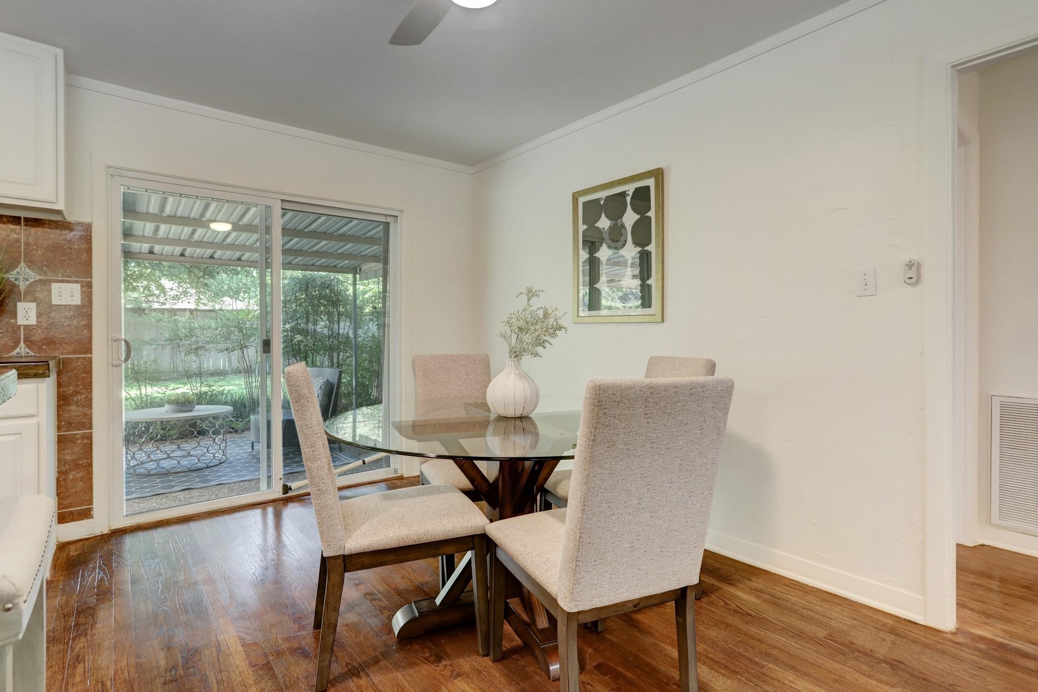 4546 Warm Springs Road Houston, TX 77035 - Photo 10 of 20