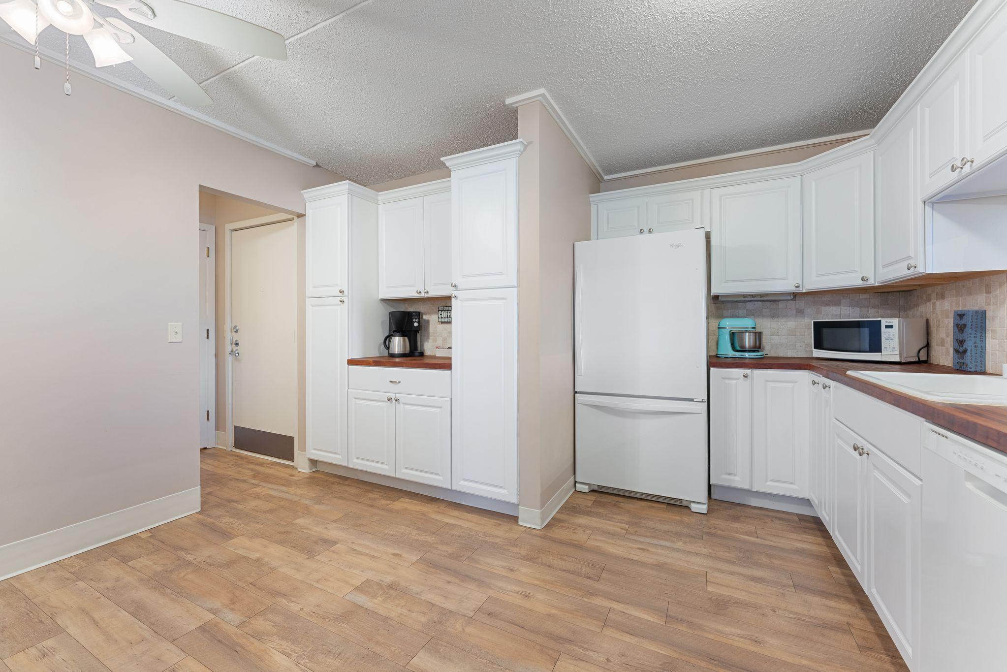 10521 Cedar Lake Road, Unit 501 Minnetonka, MN 55305 - Photo 5 of 45