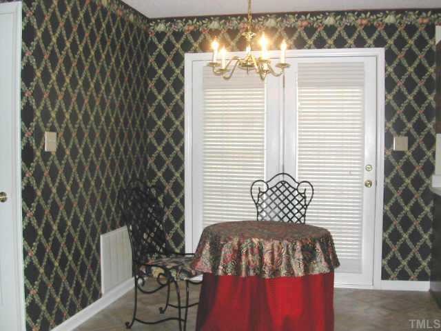 1053 Mills Street Raleigh, NC 27608 - Photo 4 of 10 a view of balcony with furniture