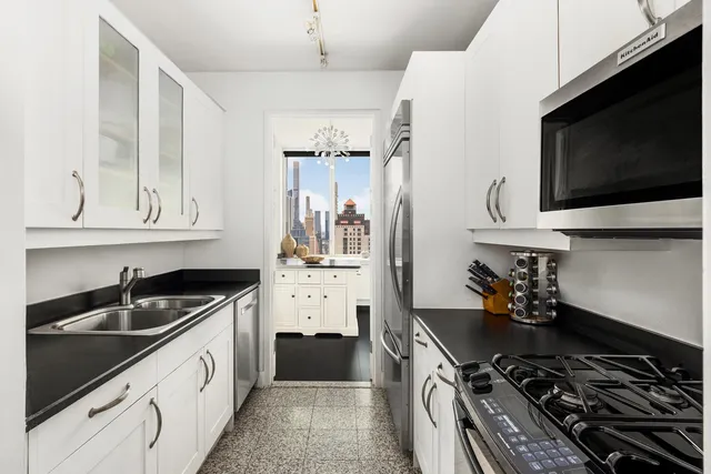 $11,000 | 401 East 60th Street, Unit 37B | Lenox Hill