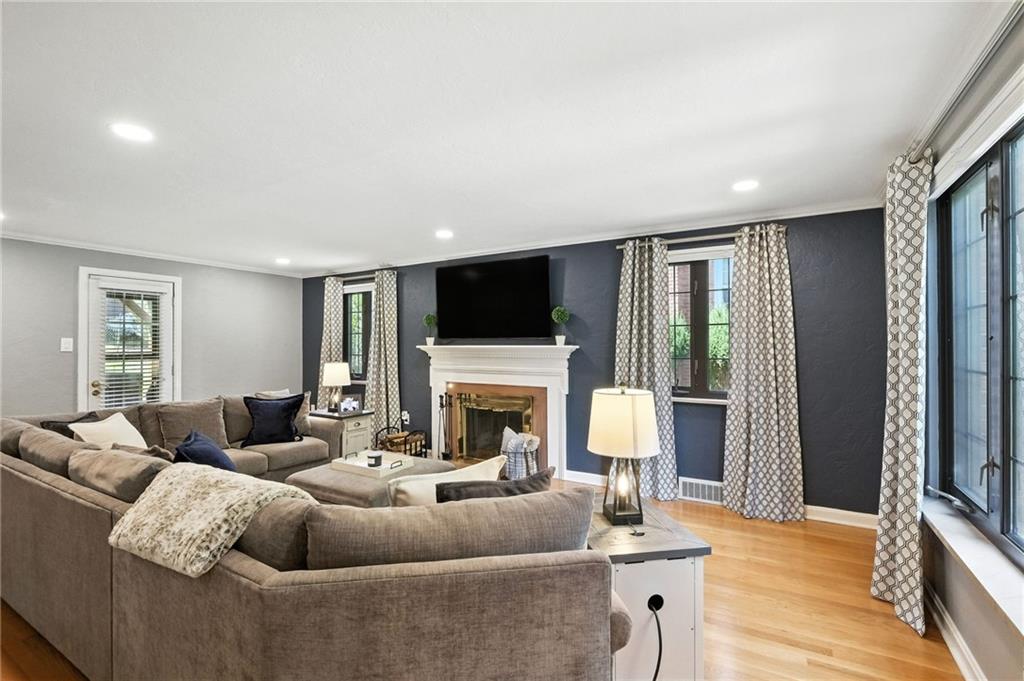 308 Sleepy Hollow Road Pittsburgh, PA 15228 - Photo 7 of 37 Super Cozy Living Room