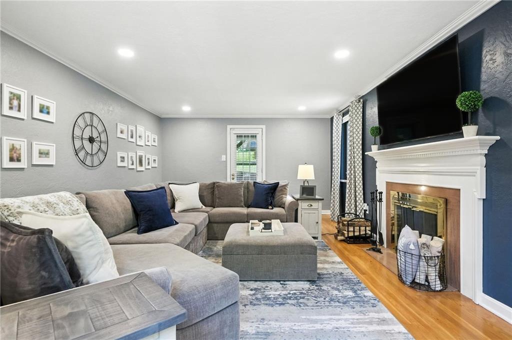 308 Sleepy Hollow Road Pittsburgh, PA 15228 - Photo 8 of 37 Gallery Image 8
