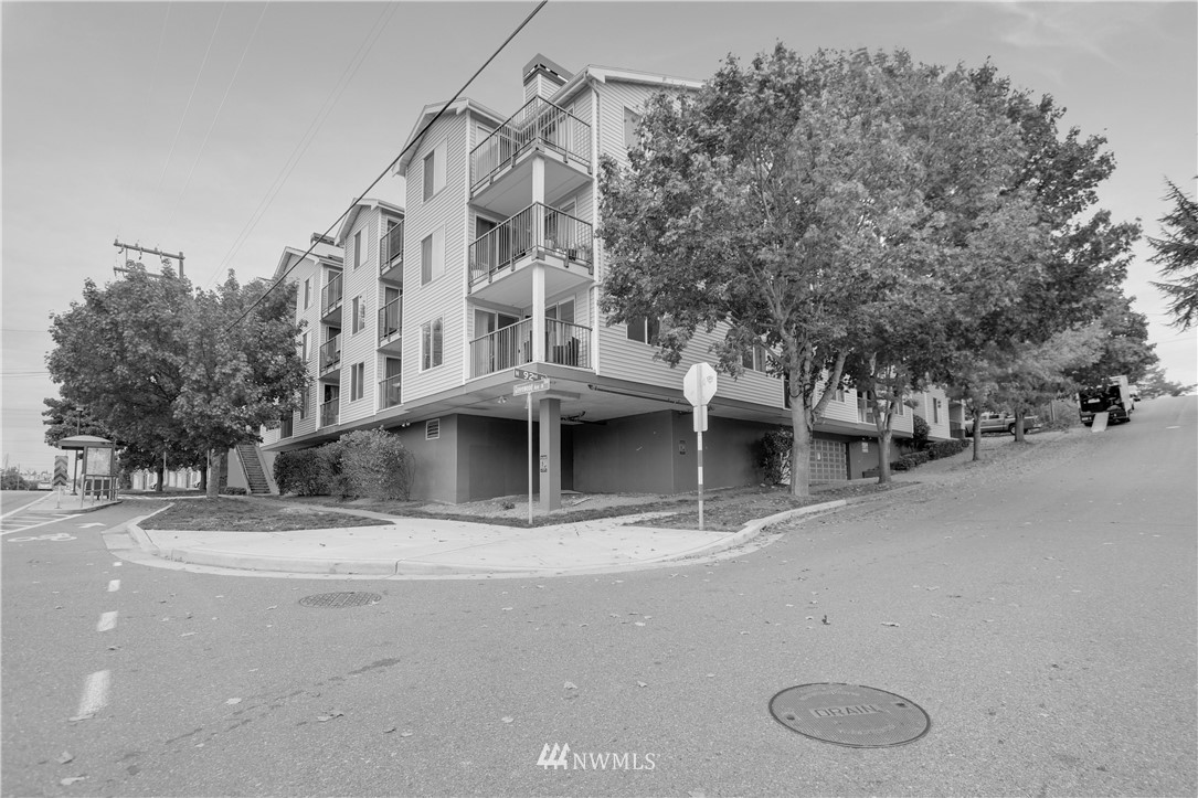a view of building with entryway