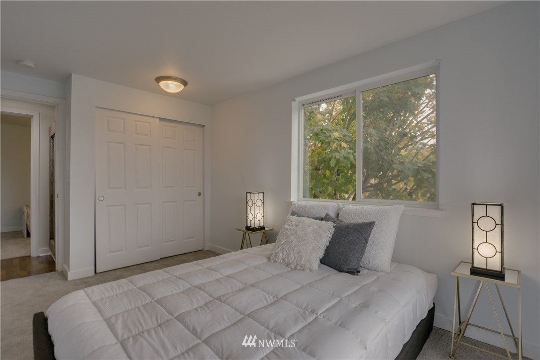 9200 Greenwood Avenue North, Unit 104 Seattle, WA 98103 - Photo 12 of 19 a bedroom with a bed and window