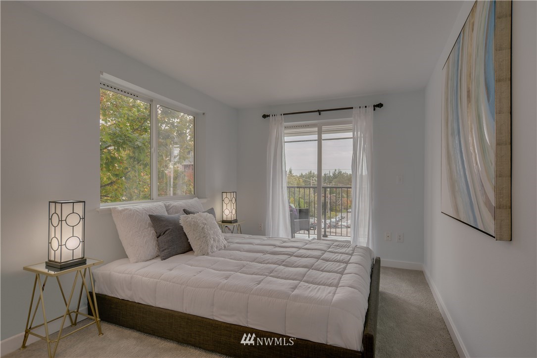 9200 Greenwood Avenue North, Unit 104 Seattle, WA 98103 - Photo 13 of 19 a bedroom with a large bed and a window