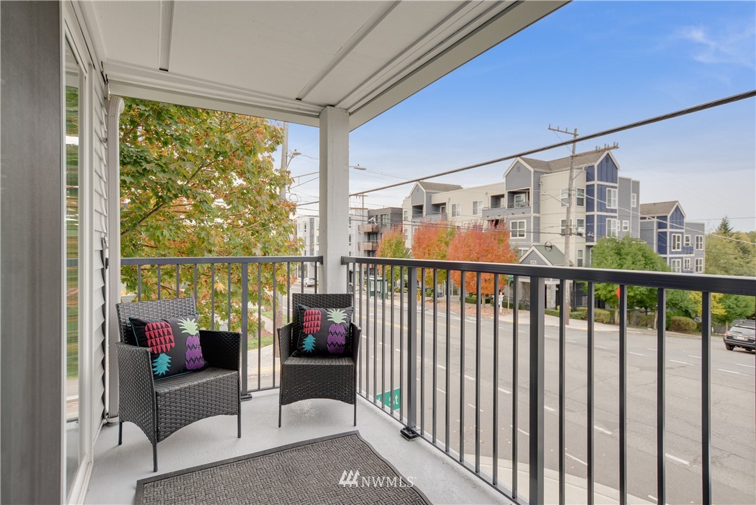 9200 Greenwood Avenue North, Unit 104 Seattle, WA 98103 - Photo 18 of 19 a sitting area with furniture and a potted plant