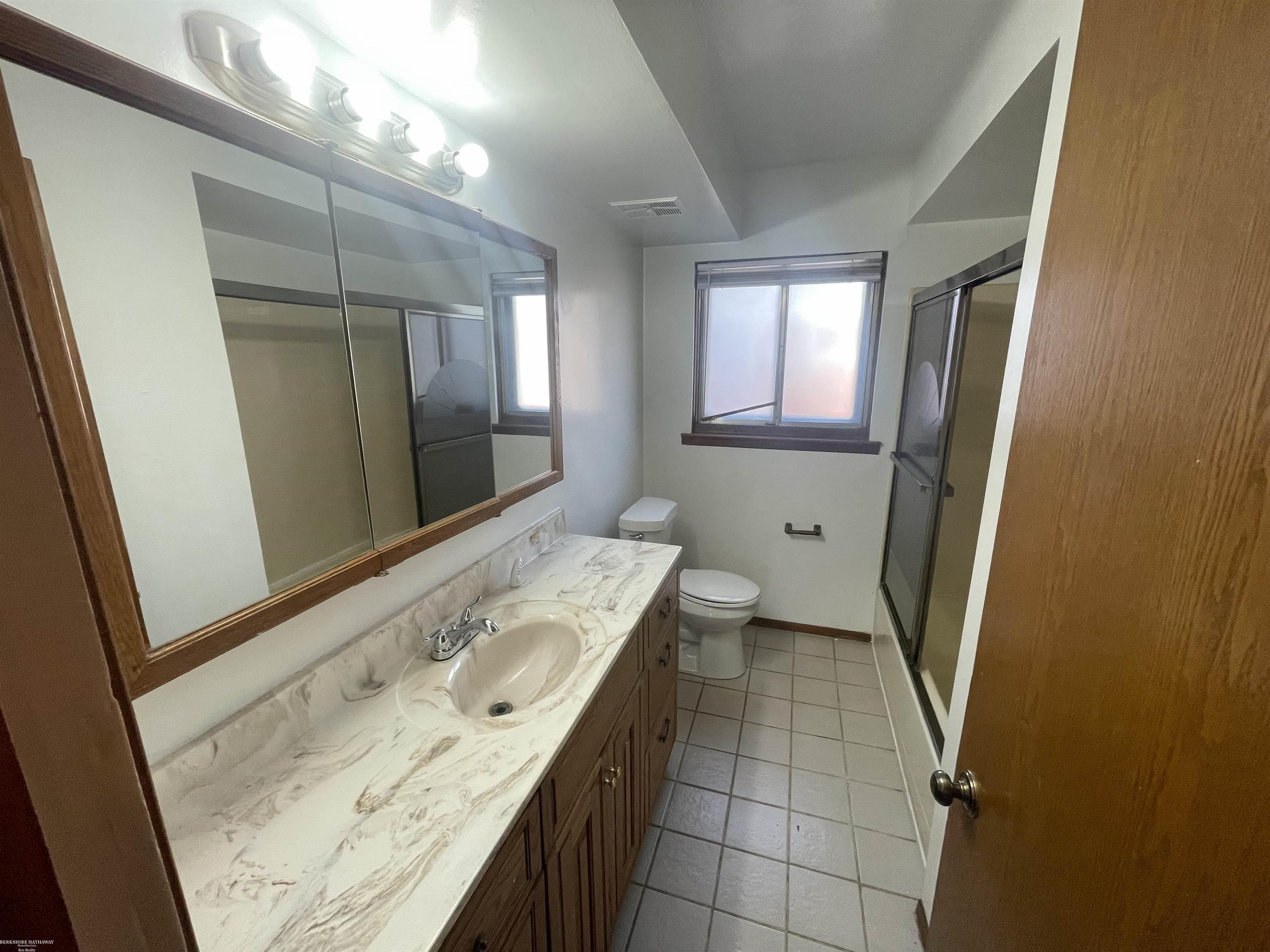 14868 Stephens Road Eastpointe, MI 48021 - Photo 9 of 18 50103018-8.JPG