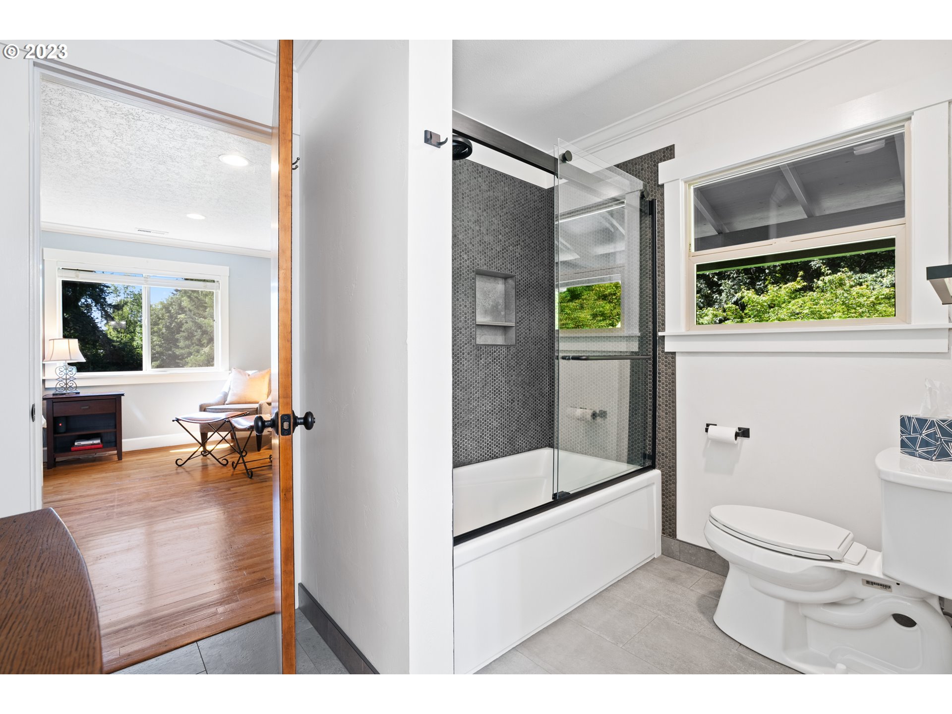 25604 Northeast Manley Road Battle Ground, WA 98604 - Photo 37 of 48 a bathroom with a sink a toilet and a bathtub