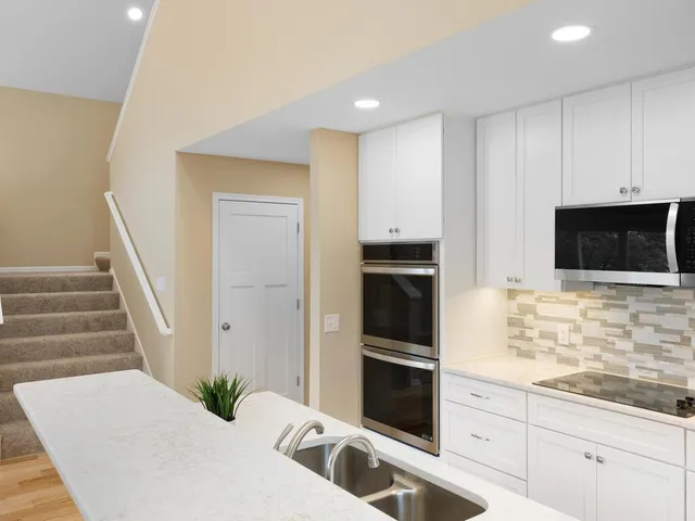 $1,599,900 | 17394 Sunset Trail Southwest, Prior Lake, MN 55372