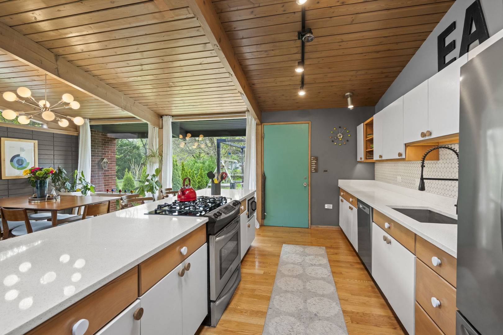 304 South Mt Prospect Road Des Plaines, IL 60016 - Photo 15 of 36 Gallery Image 15